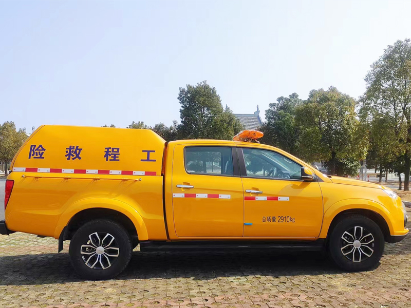 800X600江鈴皮卡救險(xiǎn)車3.jpg